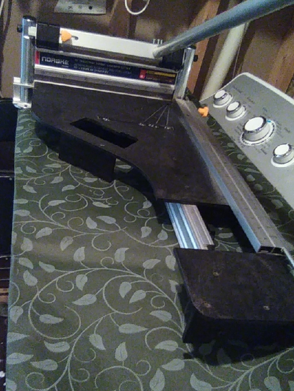 Heavy-Duty Laminate/Vinyl Cutter with Visible Logo